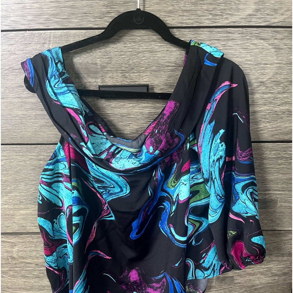 Cold shoulder top *NEW